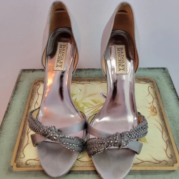 Badgley Mischka Satin and Bead Sandal Pump Size 7 1/2 - Picture 9 of 10